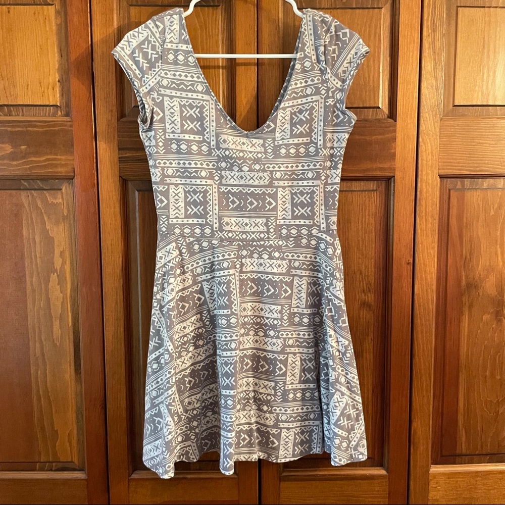 Hollister size medium gray and white dress